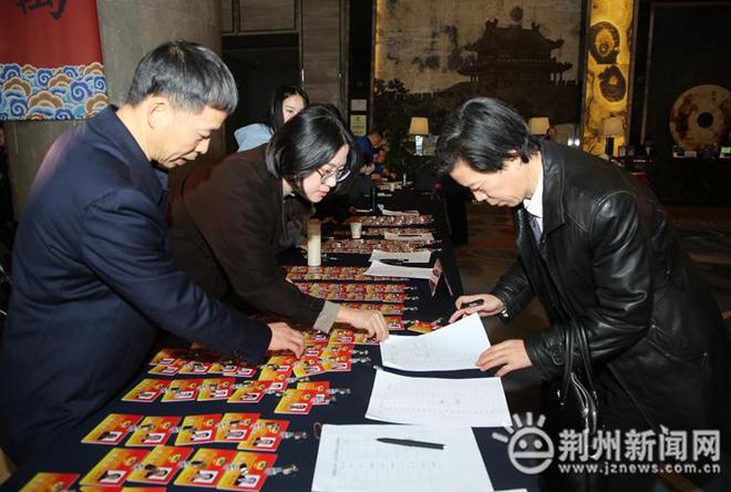 政协委员陆续报到 荆州正式进入“两会”时间(图3)
