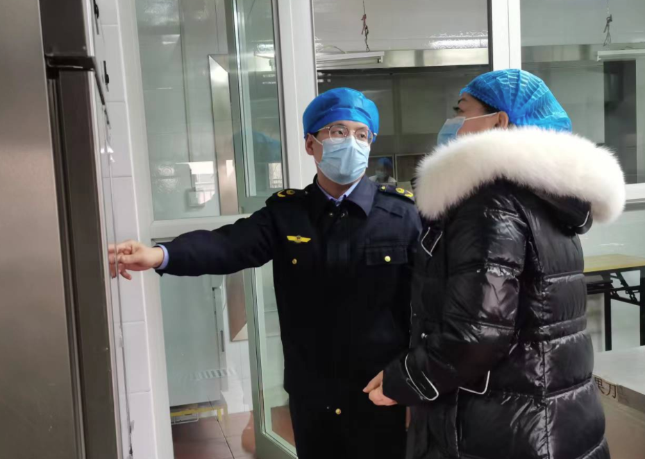 新疆昌吉国家农业高新技术产业示范区市场监管局开展校园食品安全排查整治专项行动(图2)