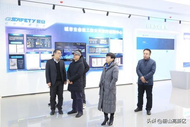 中国高新技术产业导报社副社长霍立峰一行来高新区调研(图2) 中国高新技术产业导报社副社长霍立峰一行来高新区调研(图2)