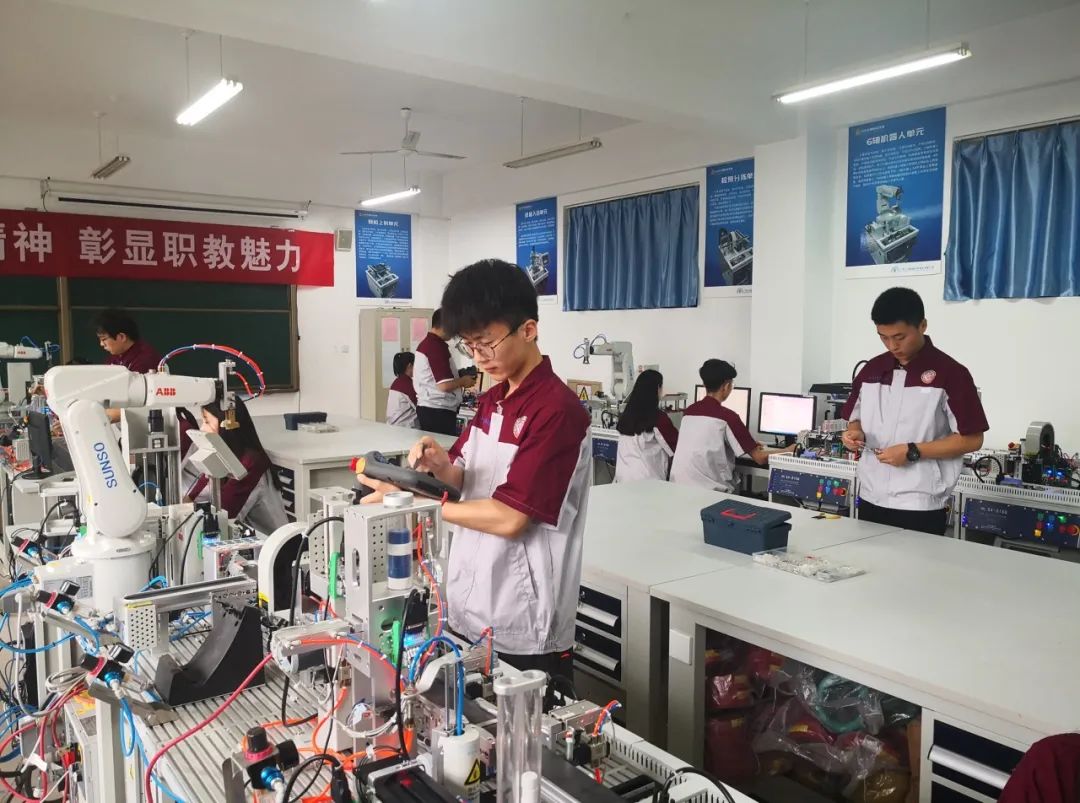 选择机电 筑梦未来——欢迎报考山东交通职业学院机电工程系(图1) 选择机电 筑梦未来——欢迎报考山东交通职业学院机电工程系(图1)