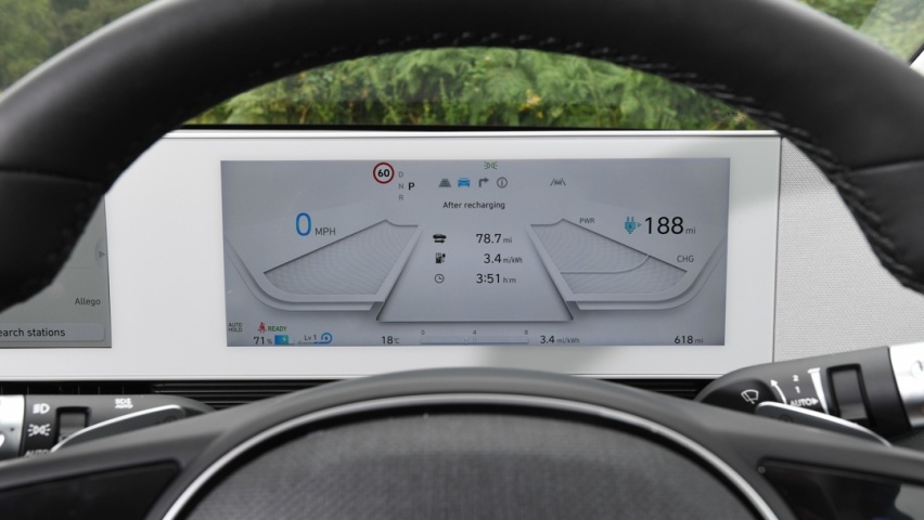 3米轴距+600km续航 海外试驾现代IONIQ5!(图7) 3米轴距+600km续航 海外试驾现代IONIQ5!(图7)
