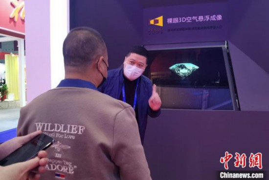 深圳文博会：现代科技让艺术作品“动起来”“活起来”(图2)