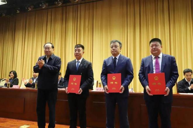 衡水人跃居德州首富:30岁白手起家不忘根(图9) 衡水人跃居德州首富:30岁白手起家不忘根(图9)