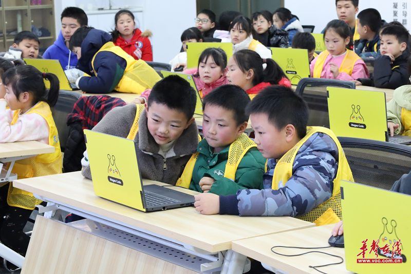 国学编程课堂走进天鹅塘社区 传统文化与现代科技完美融合(图1) 国学编程课堂走进天鹅塘社区 传统文化与现代科技完美融合(图1)