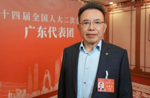 全国人大代表李东生:推动中国高清显示产业高质量发展改善科技制造业融资环境(图1) 全国人大代表李东生:推动中国高清显示产业高质量发展改善科技制造业融资环境(图1)