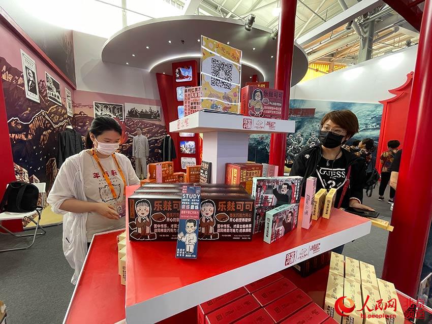 组图:传统与现代完美结合 服贸会上文创产品受追捧(图1) 组图:传统与现代完美结合 服贸会上文创产品受追捧(图1)