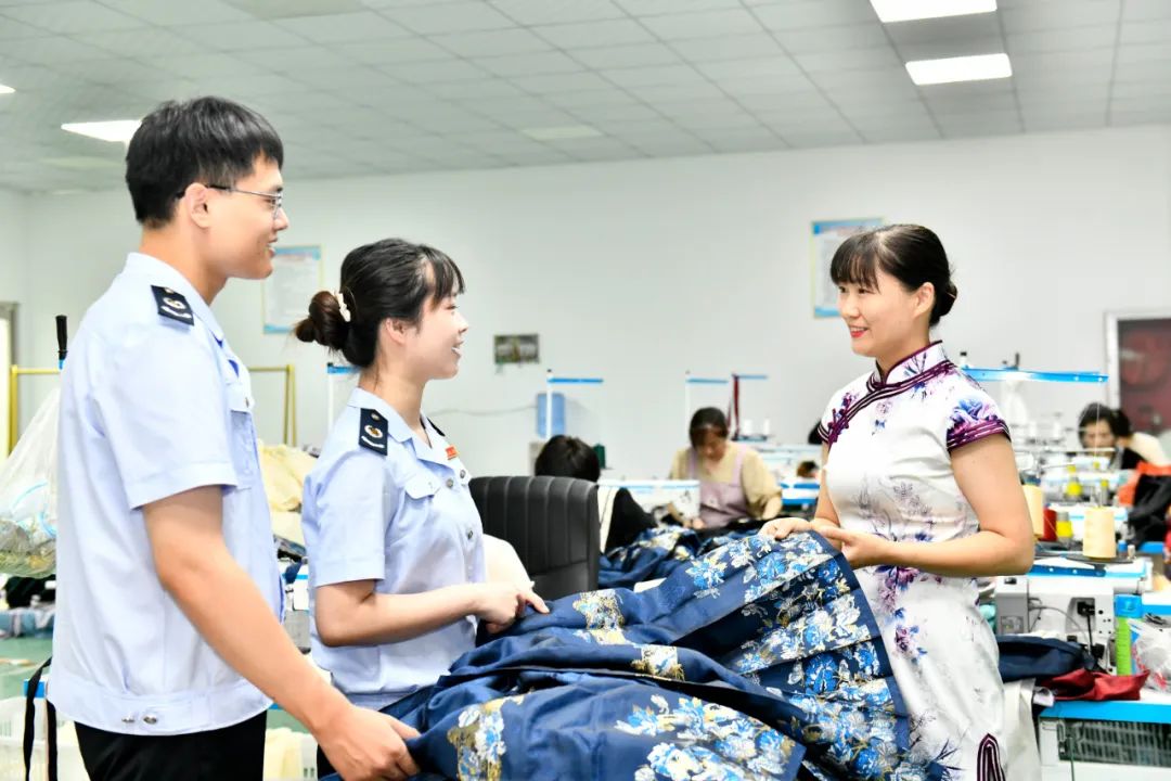 每经专访中央财经大学校长马海涛：建议将更多高耗能、高污染产品纳入消费税的征收范围(图3)