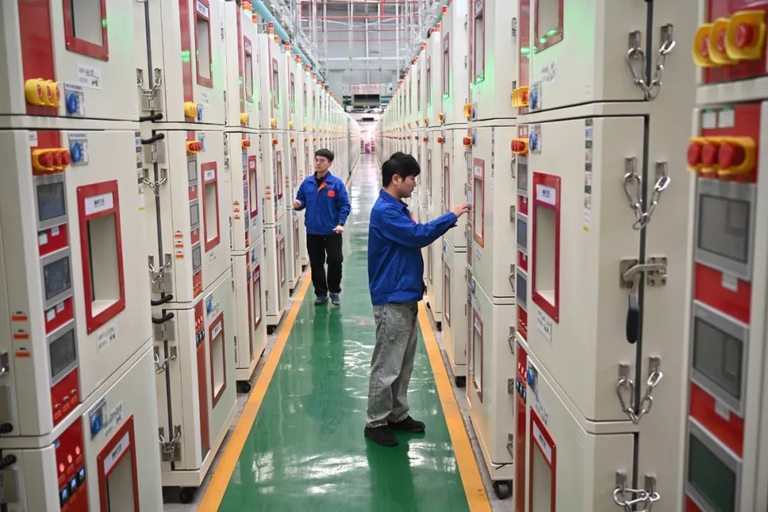 每经专访中央财经大学校长马海涛：建议将更多高耗能、高污染产品纳入消费税的征收范围(图8)