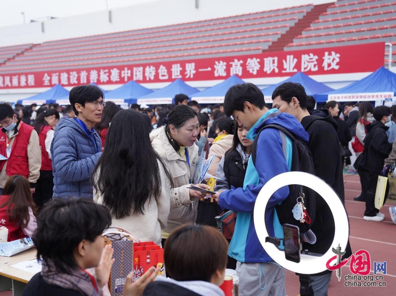 北京电子科技职业学院举办全市高职自主招生联合咨询会[组图](图3)