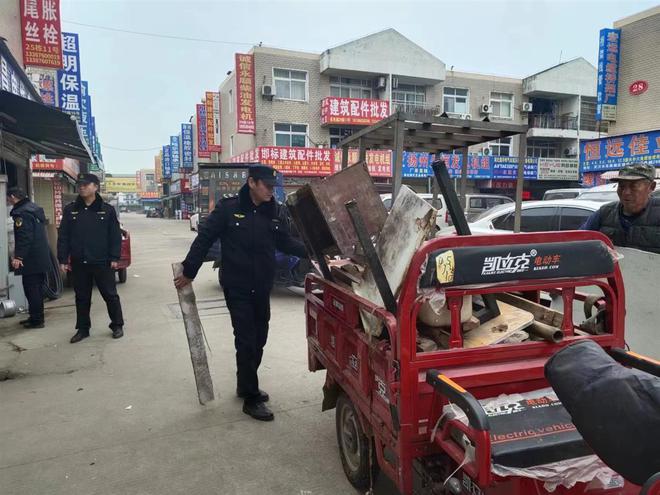 开展安全隐患排查武汉径河街五金机电城市容环境大变样(图1)