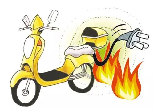 深圳一电动车充电点起火68辆电动自行车、3辆小车被烧毁(图2)