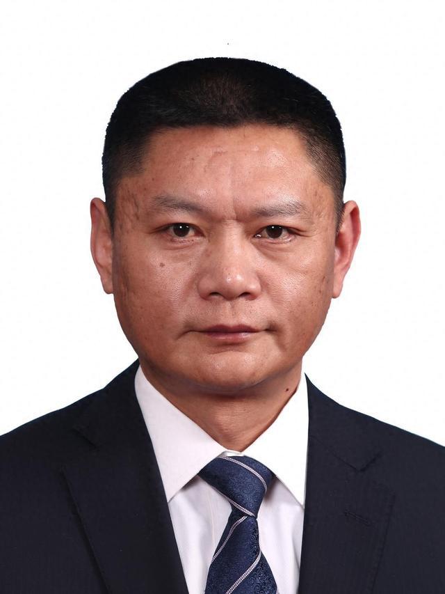 中组部下发通知何勇履新(图1) 中组部下发通知何勇履新(图1)