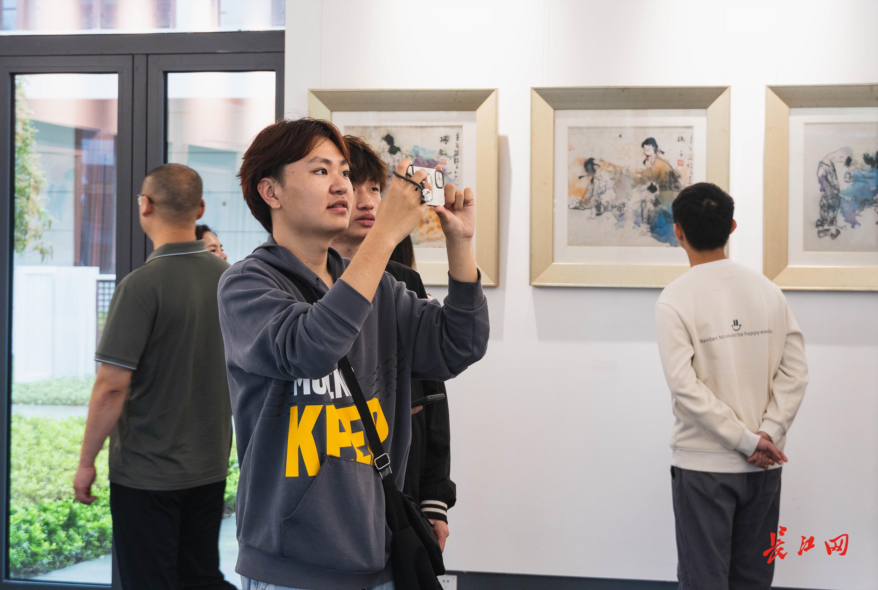 高校师生看空港:在科技与文化的交融中感受城市发展的魅力(图8) 高校师生看空港:在科技与文化的交融中感受城市发展的魅力(图8)