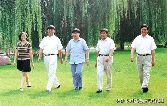 生了4个儿子却因家里穷把儿子送人没想到4个都成了亿万富豪(图9) 生了4个儿子却因家里穷把儿子送人没想到4个都成了亿万富豪(图9)