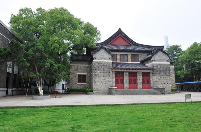 网友给985大学排名北大排第八清华跌出前十这个排名靠谱吗?(图8) 网友给985大学排名北大排第八清华跌出前十这个排名靠谱吗?(图8)